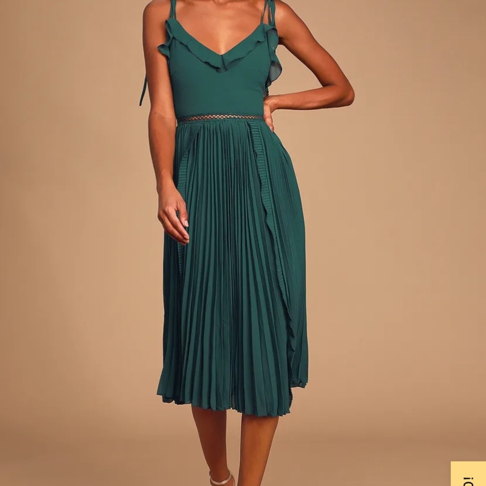 LULU’S Never a Dull Moment Emerald Green Tie-Strap Pleated Midi Dress
